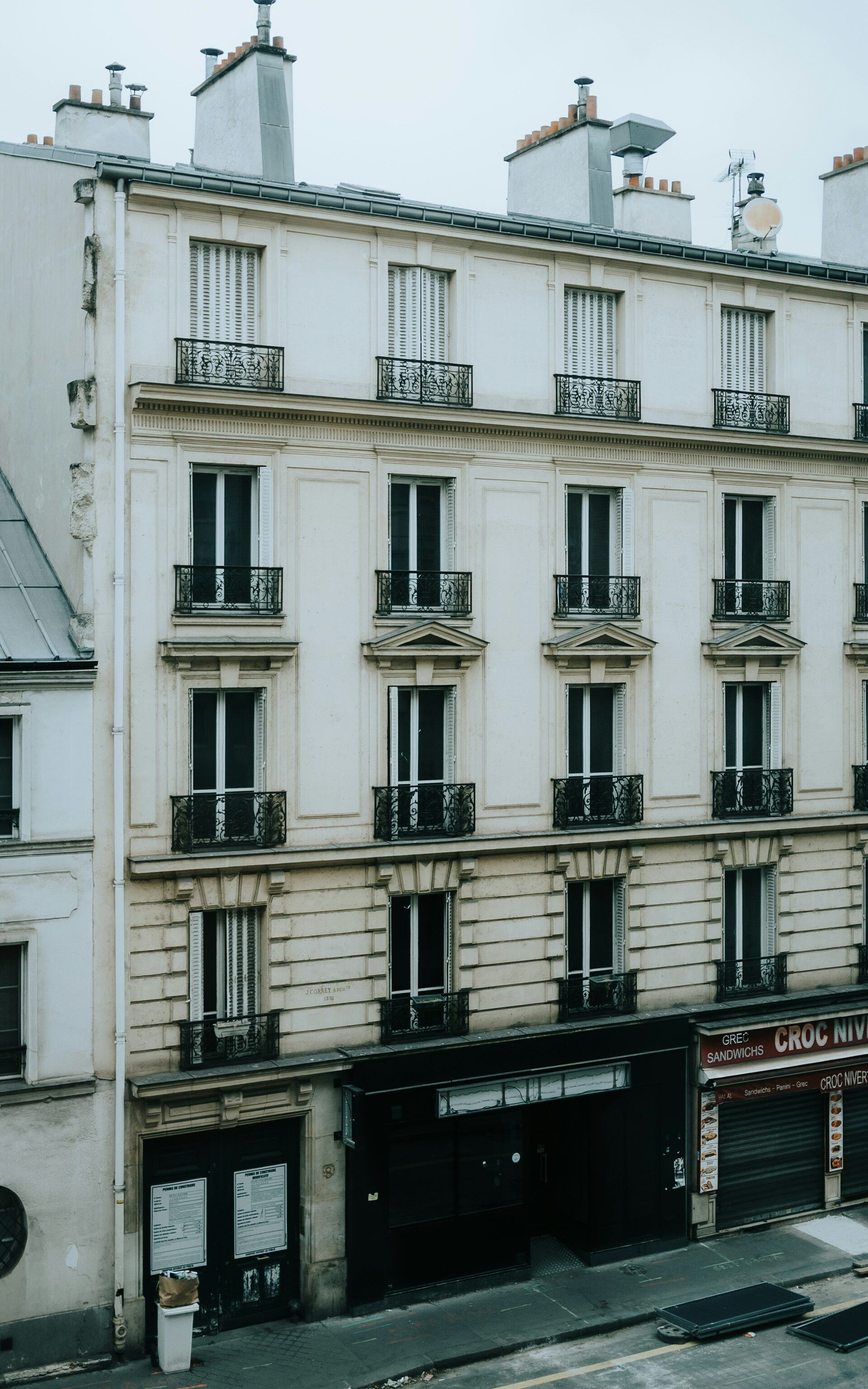 Immeuble résidentiel français — ListeBlanche, plateforme de confiance locative